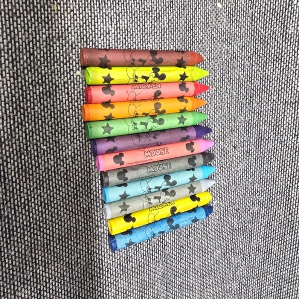 Disney World Mickey Mouse Crayons 12ct Multicolor‎ Kids Art Supplies Pre-loved